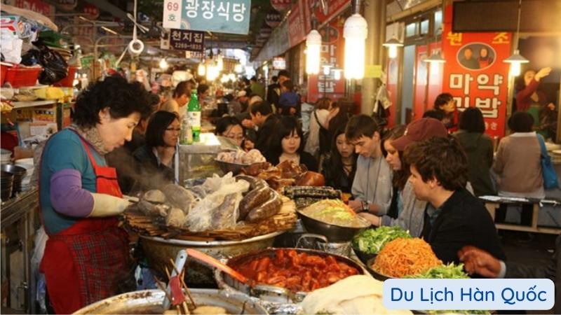 Chợ đêm Hàn Quốc - Sạp bán đồ ăn tại chợ Dongdaemun
