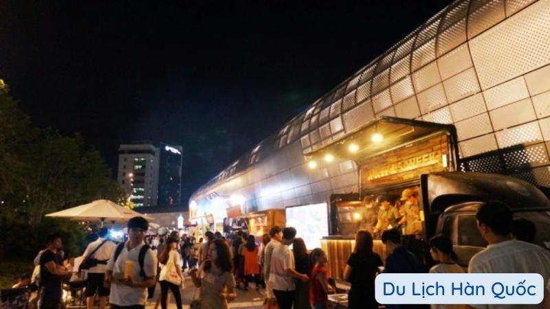 Chợ đêm Hàn Quốc - Chợ đêm được tổ chức ở Dongdaemun Design Plaza